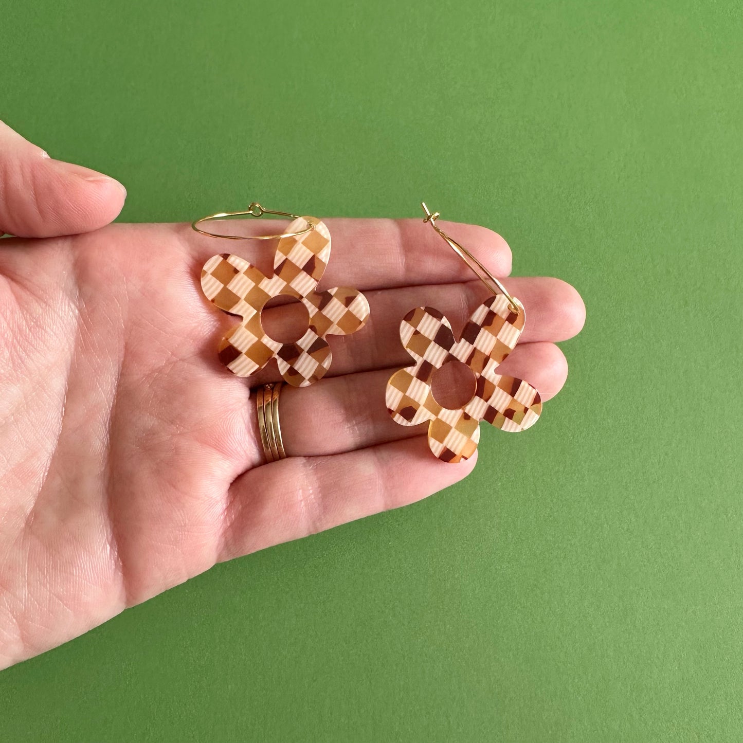 Checkerboard Abstract Flowers on Hoops